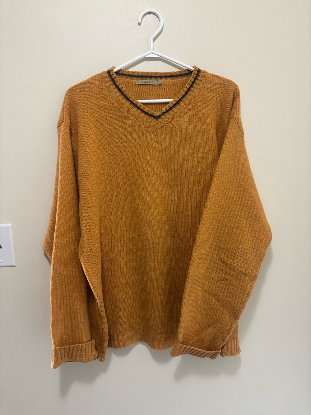 Vintage Derby DΓ©tente 100% Virgin Wool V-Neck Sweater